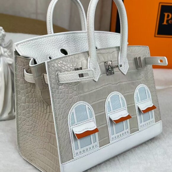 Classic Hermes Bag: A Stylish and Versatile Choice for Elegance - Picture 6 of 6